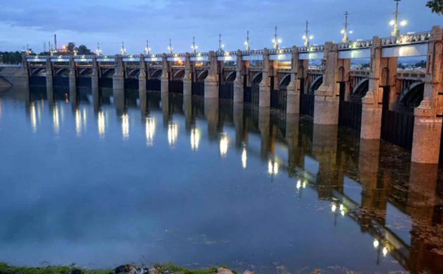 mettur dam released water level raised based on delta farmers request
